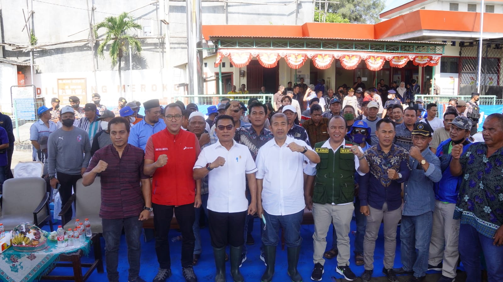 Kepala Staf Kepresidenan Tinjau Kegiatan Penyaluran BBM untuk Nelayan di PPP Tegalsari Tegal