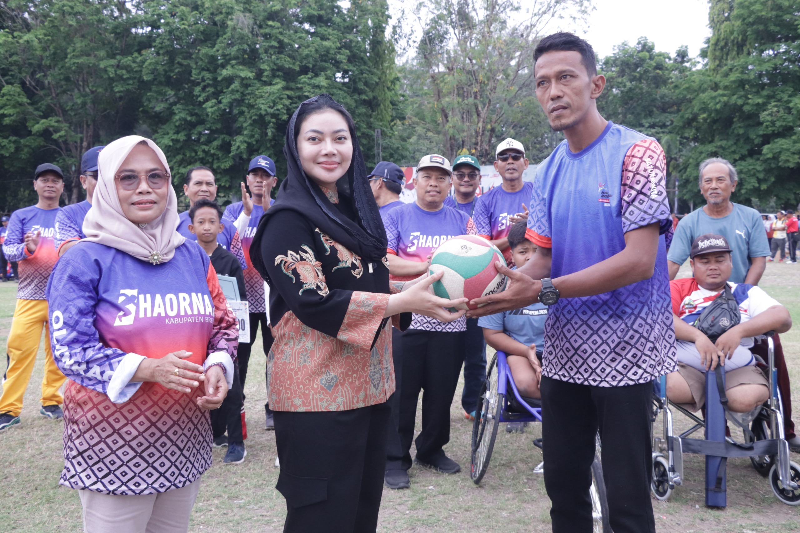 Haornas ke-42, Bupati Brebes Beri Penghargaan dan Uang Pembinaan Pada Atlet Berprestasi