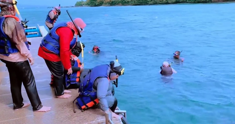 3 Spot Snorkeling Luar Jawa Tengah Selain Karimunjawa Tak Kalah Eksotis