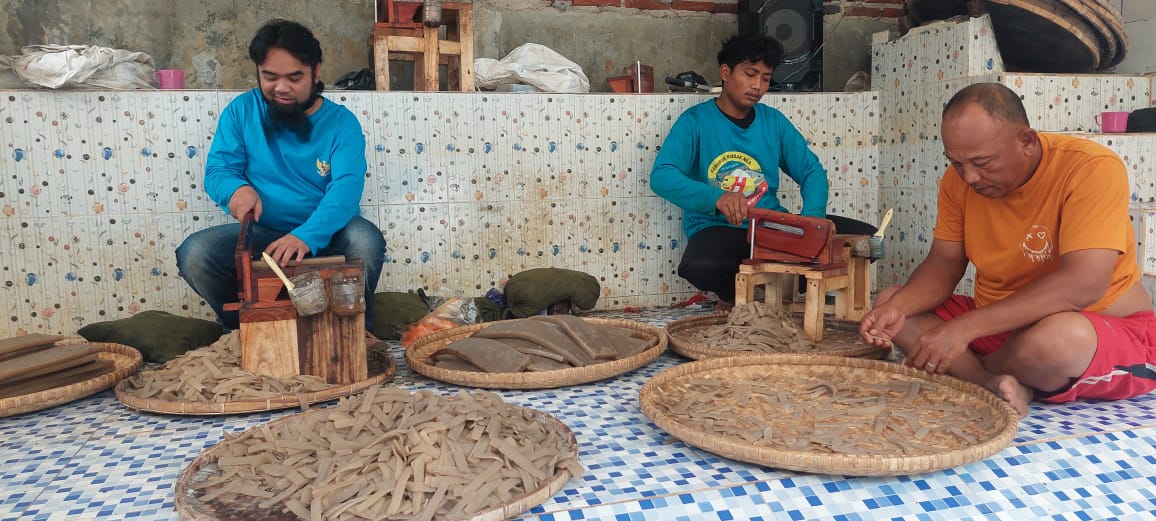  Kerap Terkendala Cuaca, Pelaku UMKM Krupuk Ikan Nila di Balapulang Tegal Butuh Support Pemerintah  