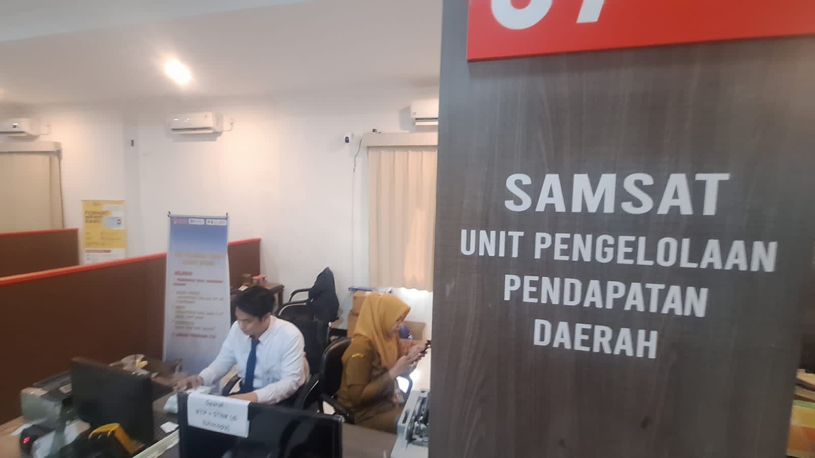Tersedia Booth, Warga Bisa Bayar Pajak Kendaraan di MPP Brebes