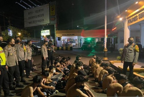 Bersiap Tawuran, 46 Anggota Geng Motor Diringkus Polisi Lengkap dengan Senjata Tajamnya
