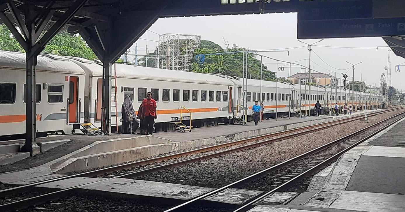 24.111 Penumpang Turun di Stasiun Tegal Selama Libur Nataru 