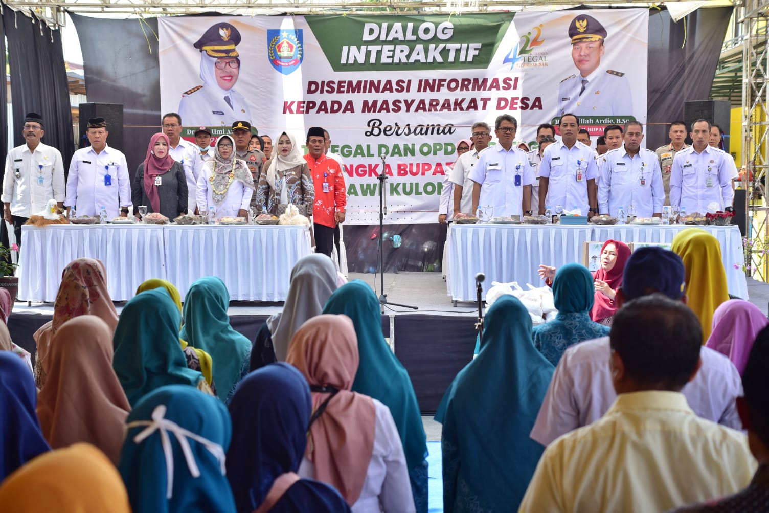 Tilik Desa Slawi Kulon, Ecoprint dan Batik Ciprat Kabupaten Tegal Dikenalkan Bupati Umi  