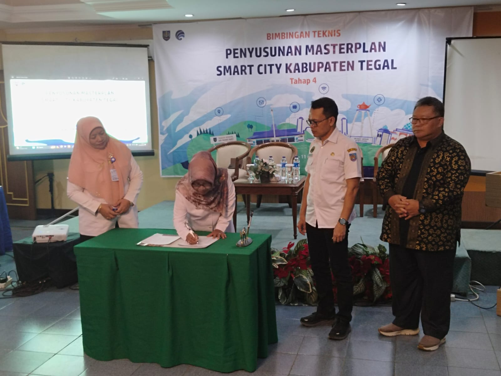 Masterplan Smart City Kabupaten Tegal Ditandatangani Bupati: Milestone-nya Jelas 