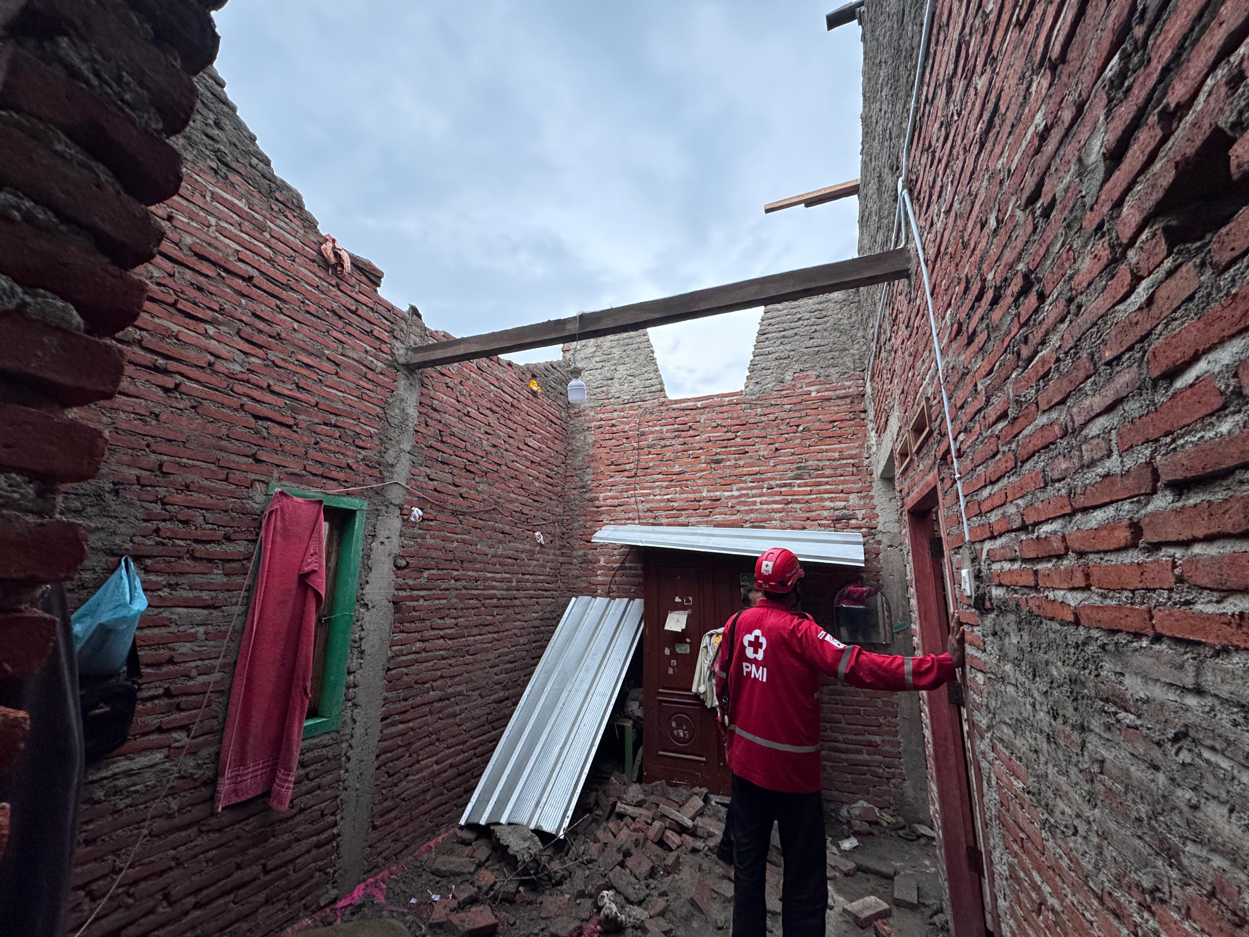 Tiga Rumah Warga di Tegal Rusak, Atapnya Kabur Terbawa Angin Kencang