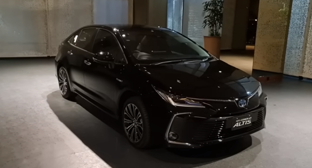 Toyota Corolla Altis 2023: Sedan Terbaru dengan Sentuhan Kemewahan  dan  Teknologi  Canggih 