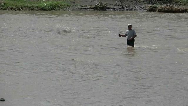 Miris! Warga Pedukuhan di Brebes Ini Harus Bertaruh Nyawa untuk Bisa Keluar Kampung