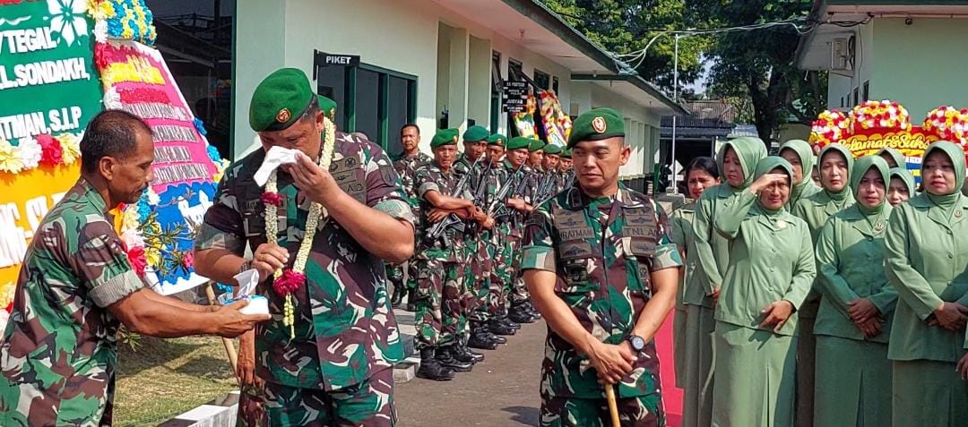 Sertijab Dandim Tegal, Letkol Charlie Tak Kuasa Menahan Tangis saat Pamitan