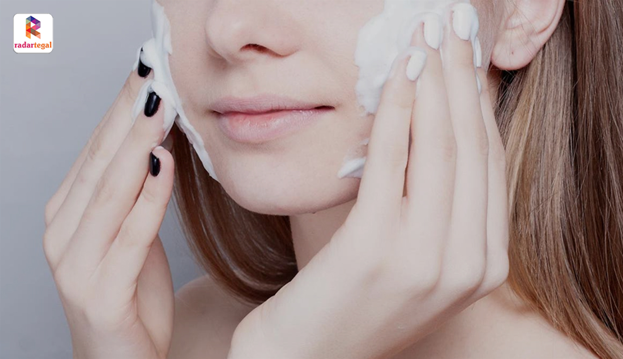 3 Kebiasaan Sepele yang Membuat Facial Wash Tidak Efektif, Begini Cara Paling Tepat Mengatasinya