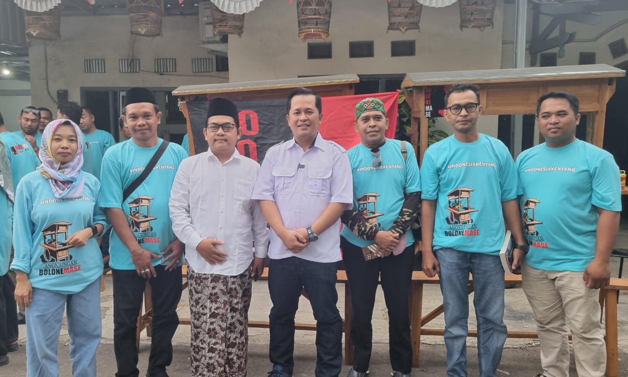 Beri Bantuan Gerobak UMKM, Bolone Mase Tegal Dukung Faruq-Ashim dan Ahmad Luthfi-Taj Yasin di Pilkada 2024