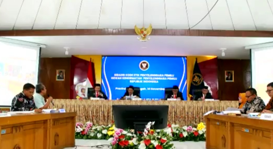 Sidang Dugaan Pelanggaran Kode Etik KPU dan Bawaslu Brebes, Pengadu Hadirkan 9 Saksi, Teradu 3 Saksi