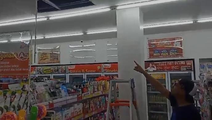 Maling Bobol Minimarket di Pesantunan Brebes, Pelaku Pencurian Pakai Tutup Kepala Gondol Ratusan Bungkus Rokok