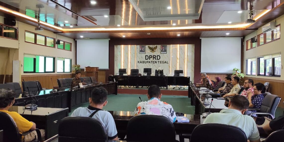 DPRD Kabupaten Tegal Terima Audiensi PKL Gajahmada Slawi