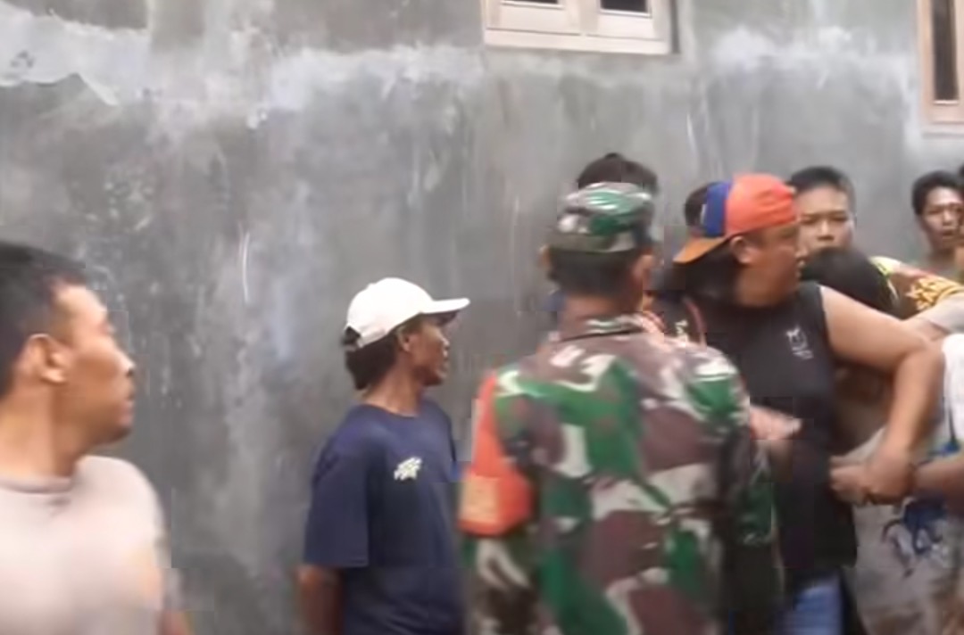 Viral Pemuda di Brebes Dimassa Warga Diduga Karena KDRT, Kapolsek Tanjung Ungkap Fakta Sebenarnya