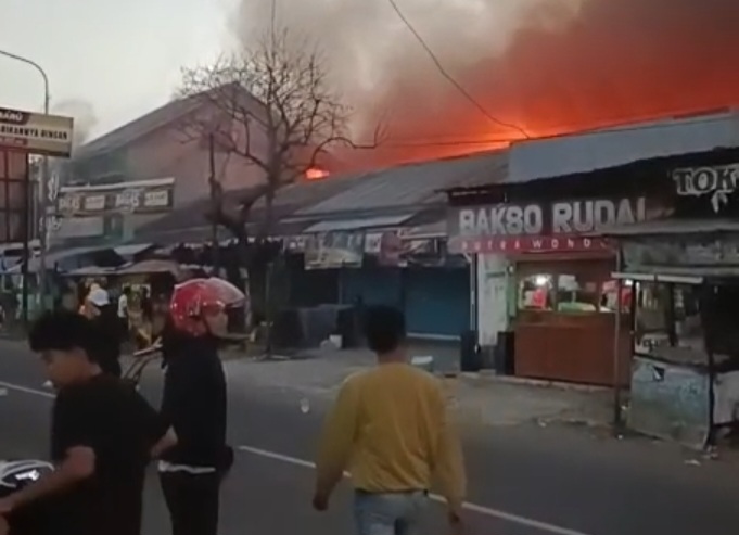 Pasar Belik Pemalang Kebakaran, Empat Mobil Damkar Dikerahkan