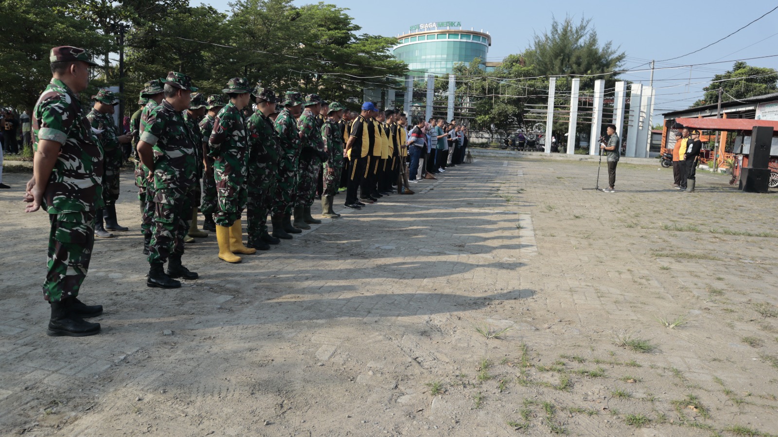 Jumat Bersih, TNI-Polri dan ASN Pemalang Bikin Kinclong Kawasan GCC