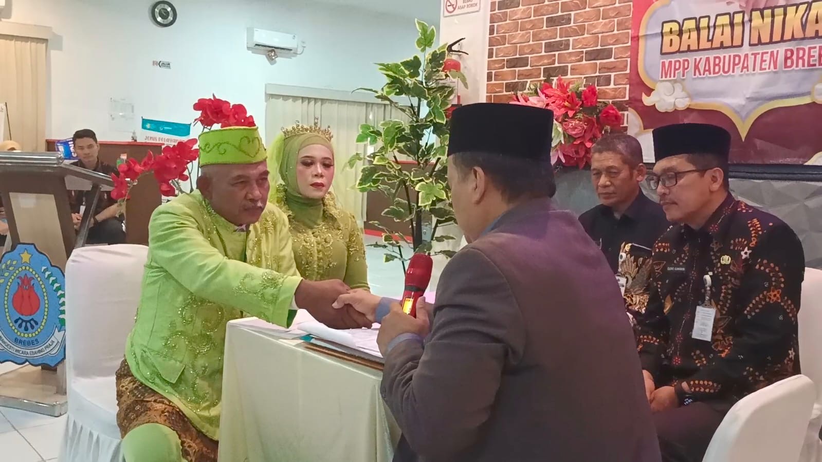 Asyik Nih! Pemkab Brebes Fasilitasi 5 Pasangan Pengantin Nikah Gratis di MPP