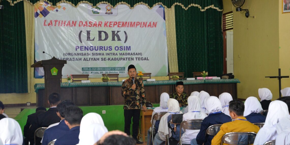 Anggota DPRD Kabupaten Tegal Berbagi Pengalaman dengan Siswa MAN Peserta LDK