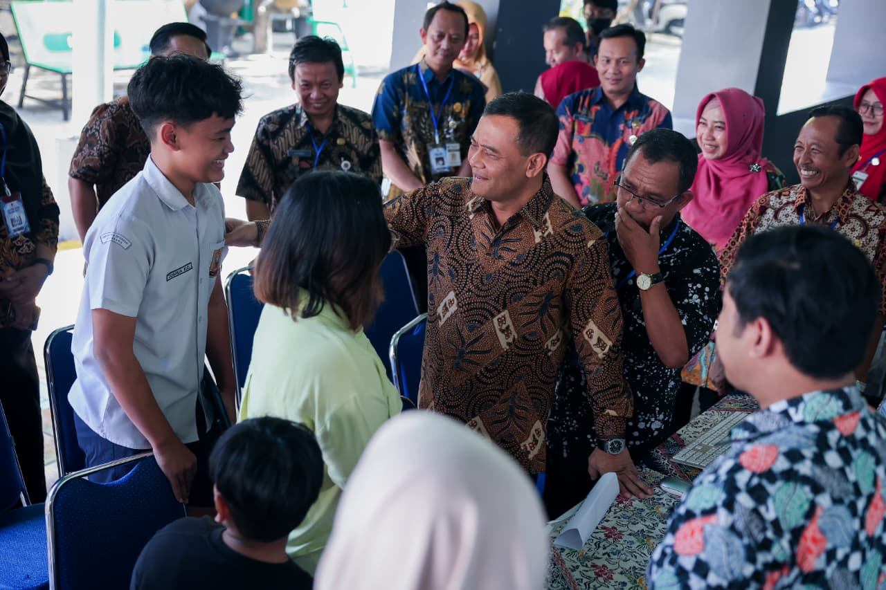Ahmad Luthfi Pantau Langsung SPMB Jateng 2026, Tegaskan 