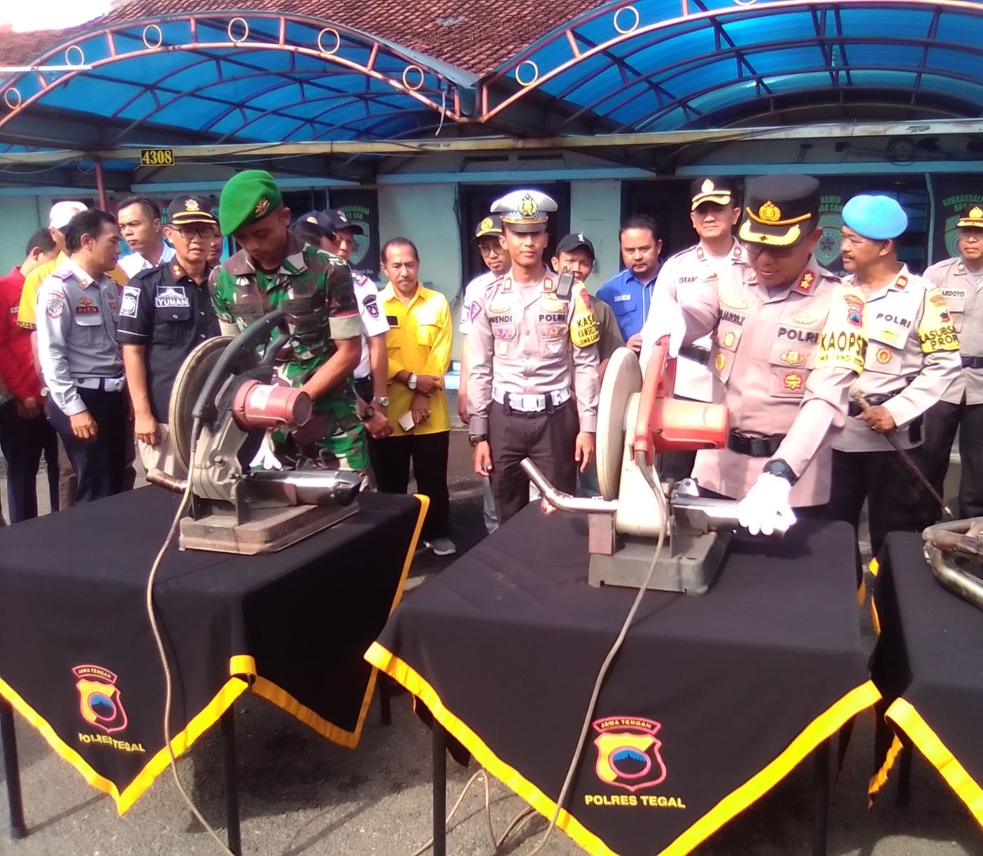 Polres Tegal Musnahkan 100 Knalpot Brong Hasil Penindakan Awal Tahun 2024