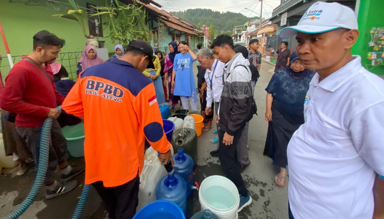 Masih Krisis Air Bersih, Warga Brebes dan Pemalang Terima Bantuan 40 Tangki Air 