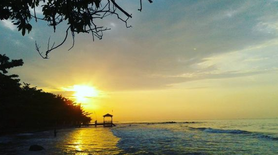 Wisata Pantai di Batang yang Punya Spot Bagus untuk Foto