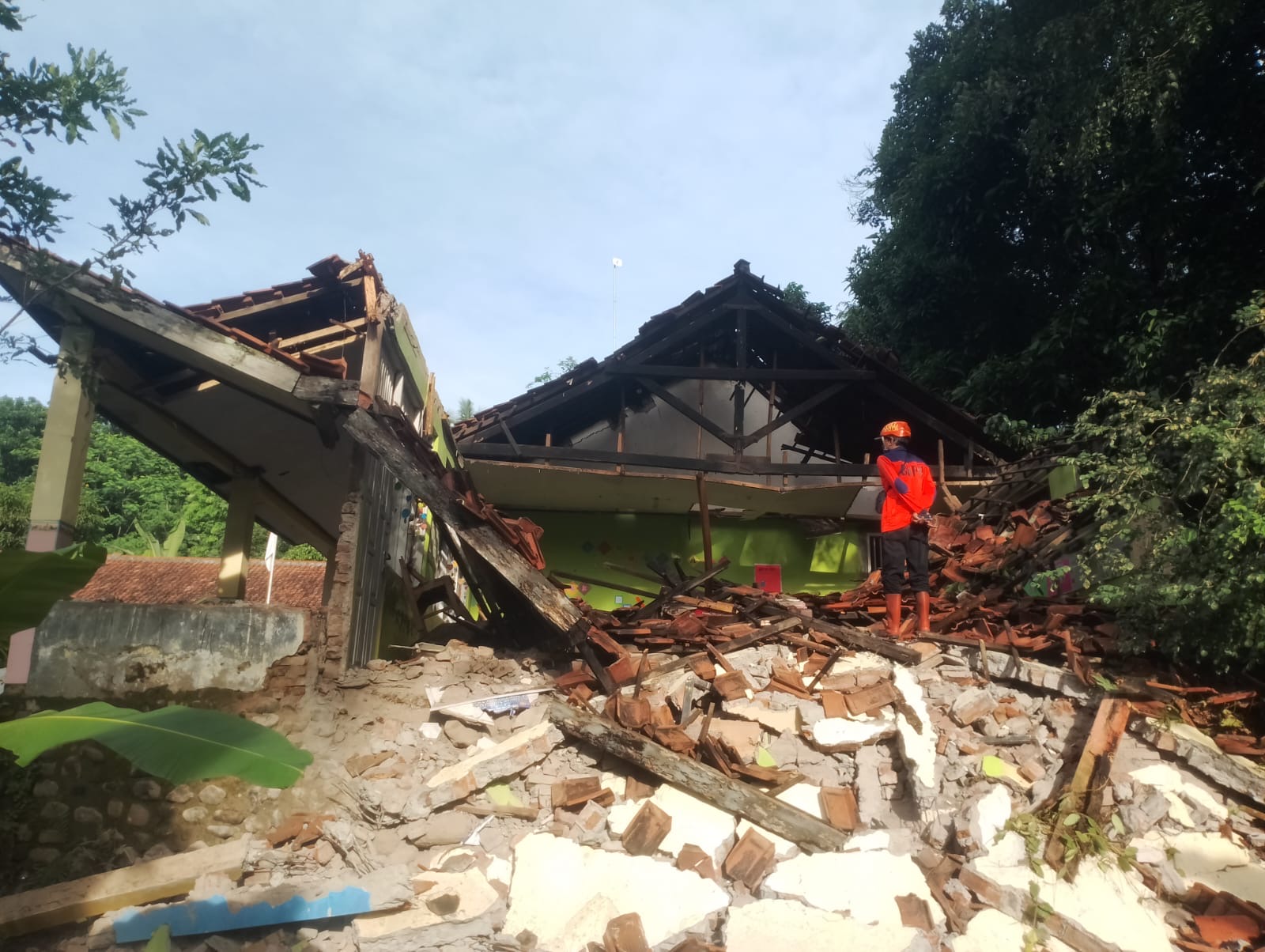 Hujan Deras, Bangunan SD di Brebes Ambruk