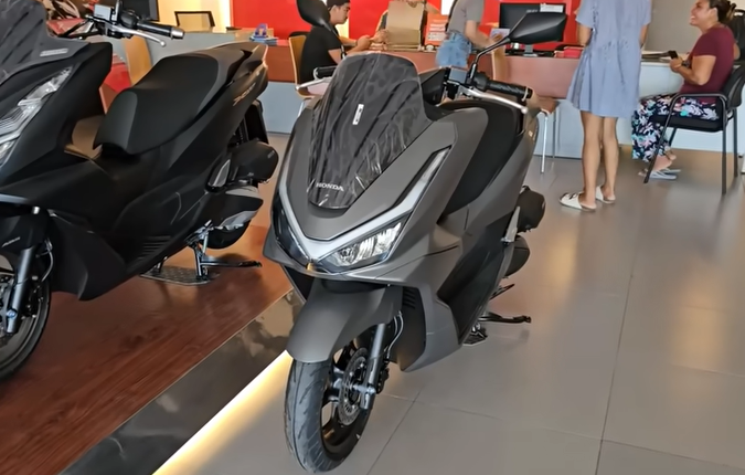 Laka Lawan Sung! Bongkar Rahasia Teknologi Honda PCX 160 2025 yang Sulit Disaingi Kompetitor