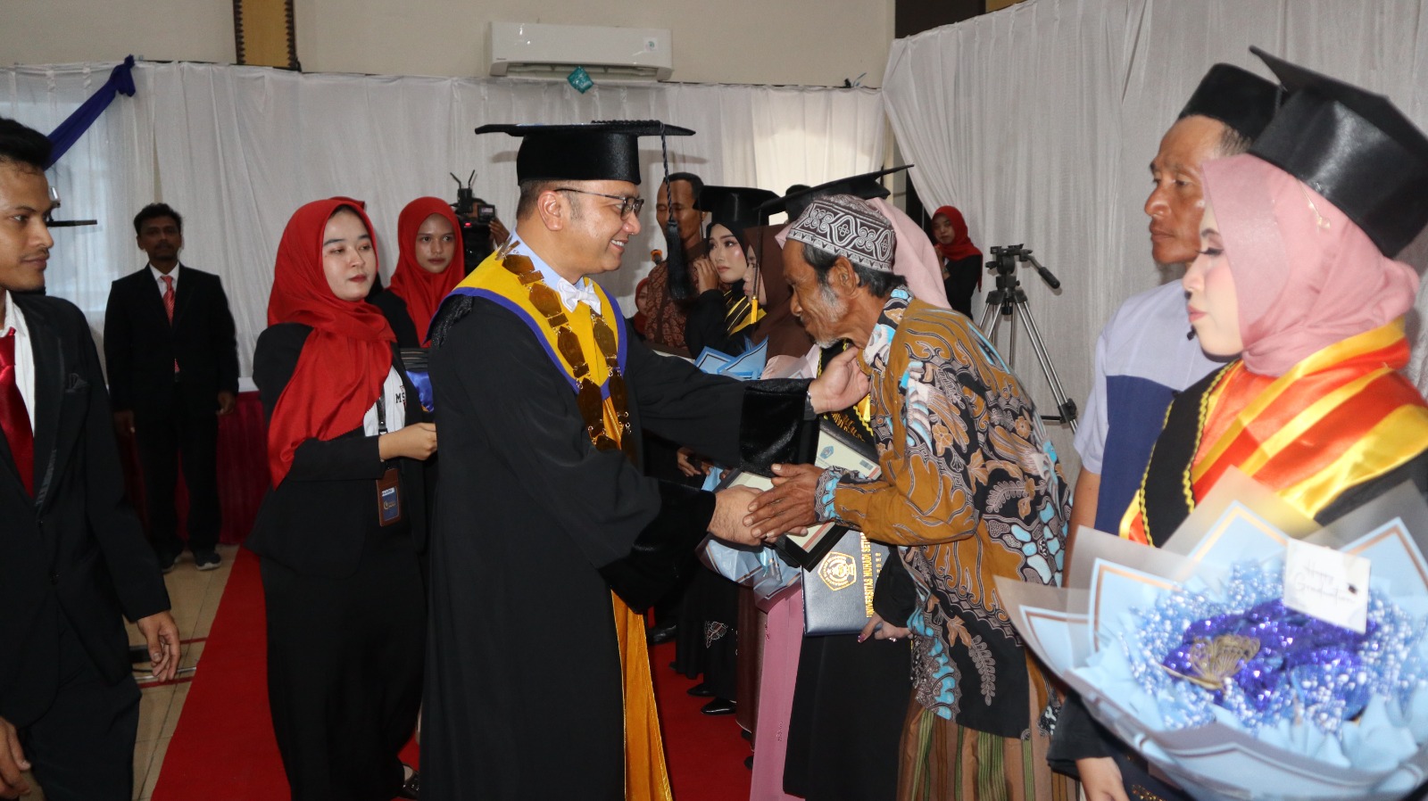 Cetak Sejarah Baru, UMUS Brebes Lepas 331 Lulusan Akademik