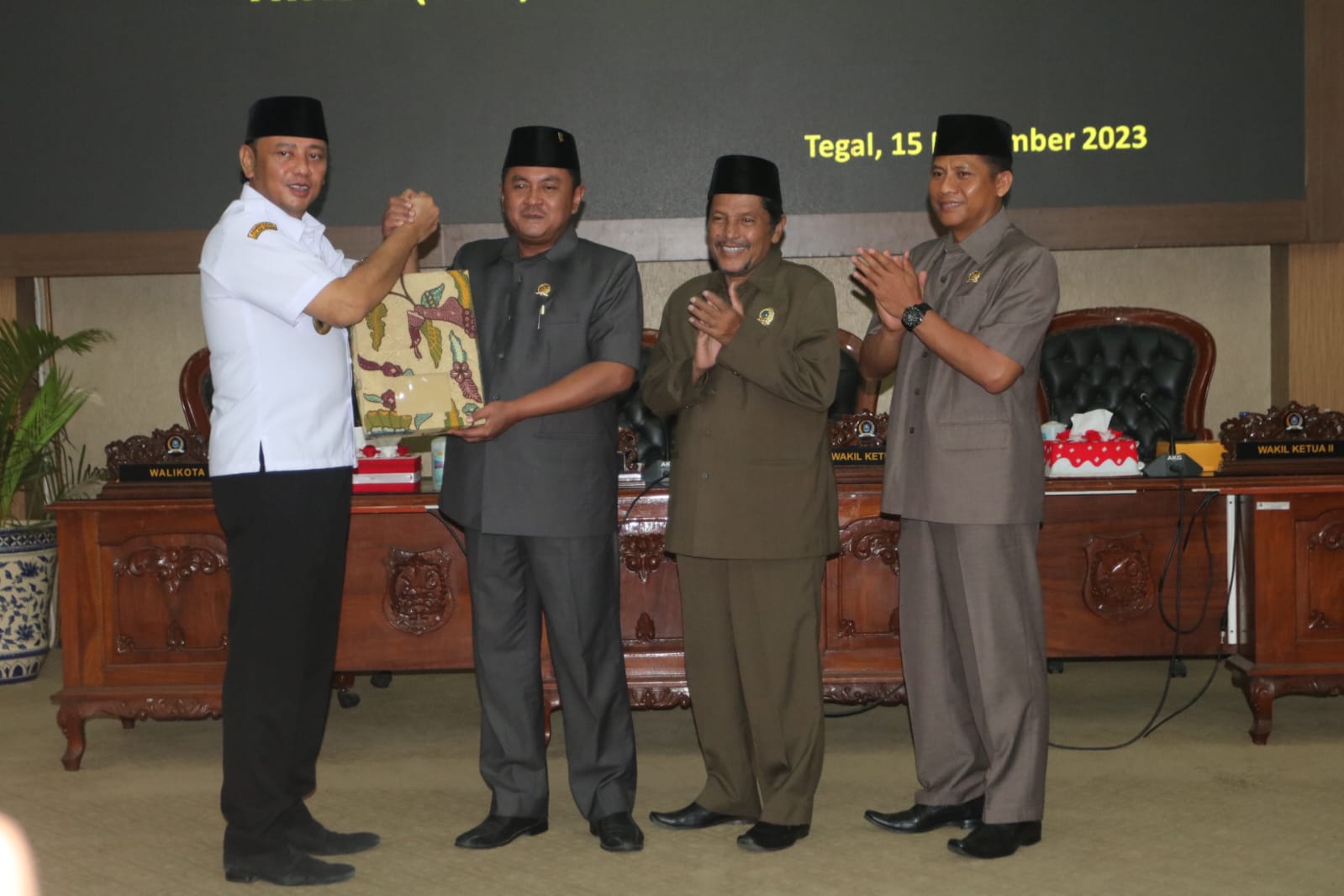 Walikota Tegal Dedy Yon Sampaikan 2 Raperda dalam Rapat Paripurna DPRD
