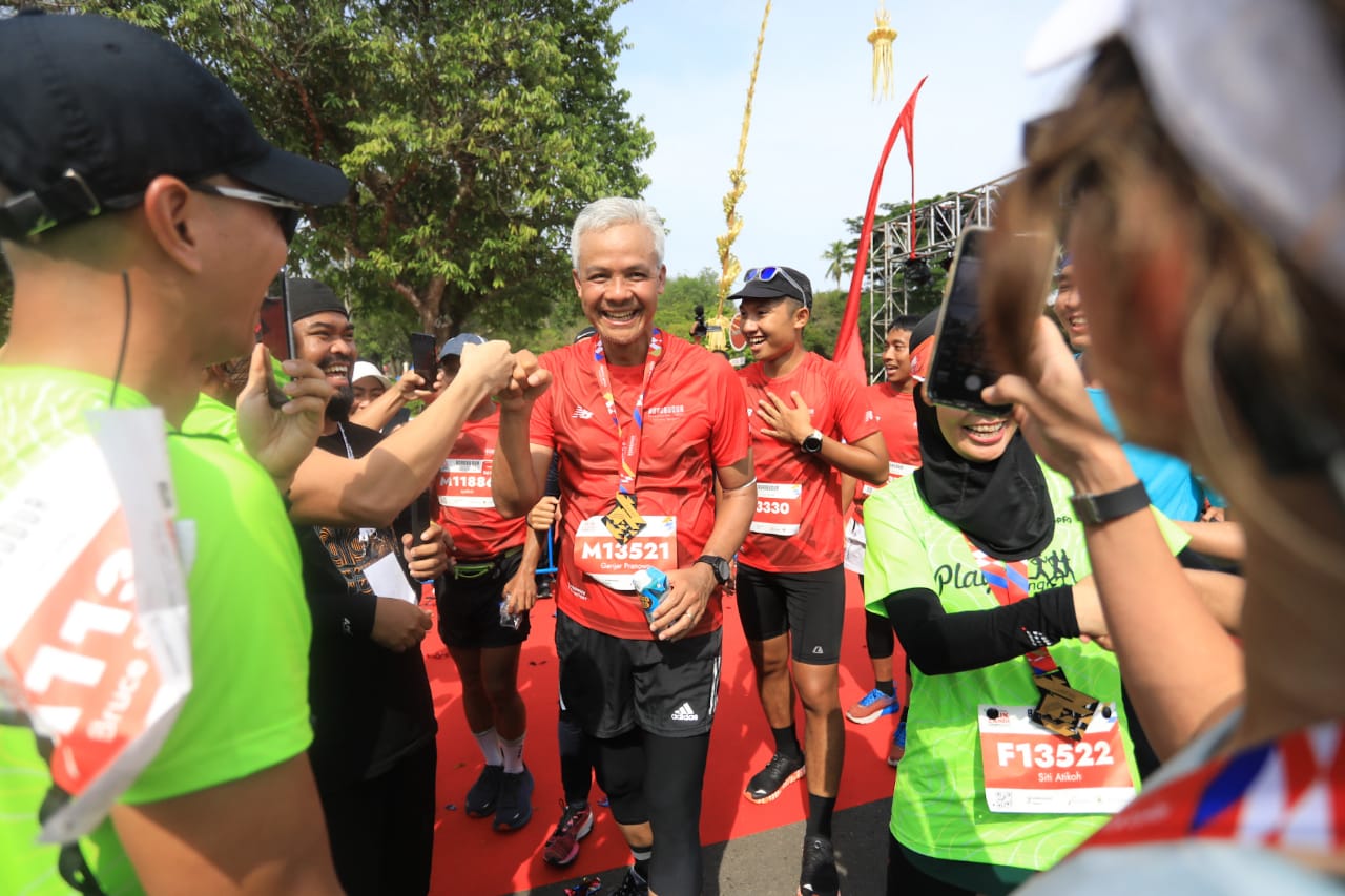 Borobudur Marathon 2022, Ganjar Pecah Rekor Lari 21 KM, Sempat Mules dan Mampir di Rumah Warga Sebelum Finis
