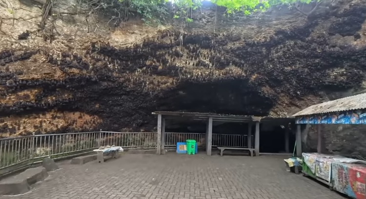 Mitos Gua Ngerong di Tuban saat Jumat Pahing, Ada Apa?