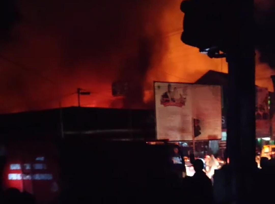 BREAKINGNEWS! Pasar Belik Pemalang Kebakaran, Upaya Pemadaman Masih Berlangsung