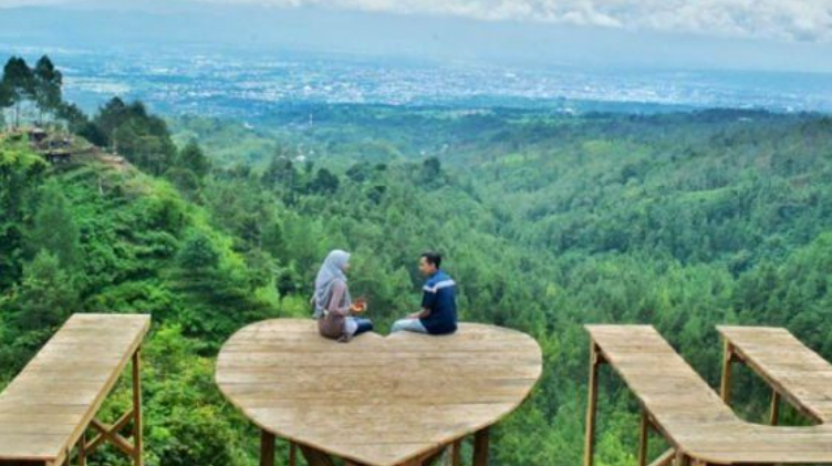 5 Tempat Liburan Bareng Pacar di Tegal, Budget Ringan
