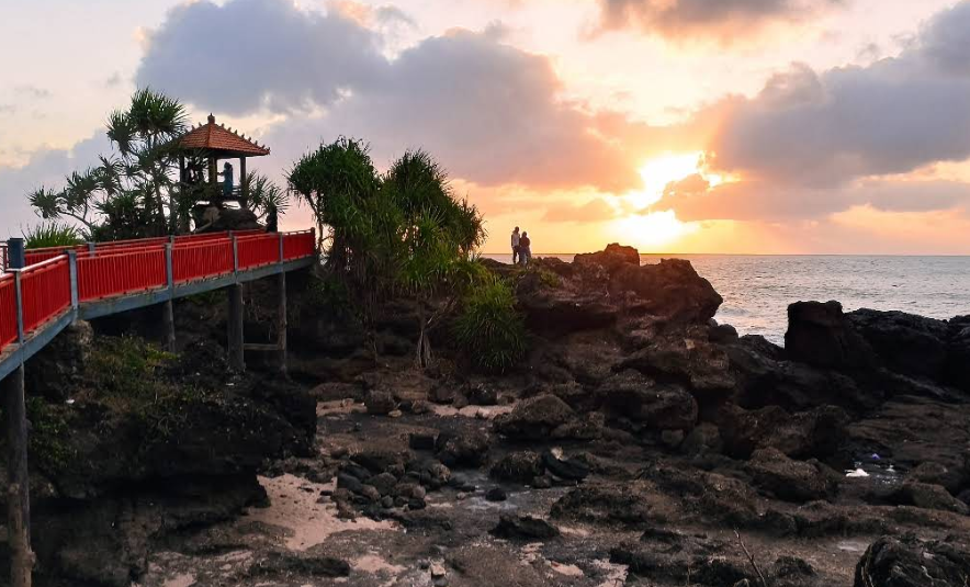 7 Spot Foto Senja Terbaik di Kebumen yang Paling Instagramable dan Romantis 2025