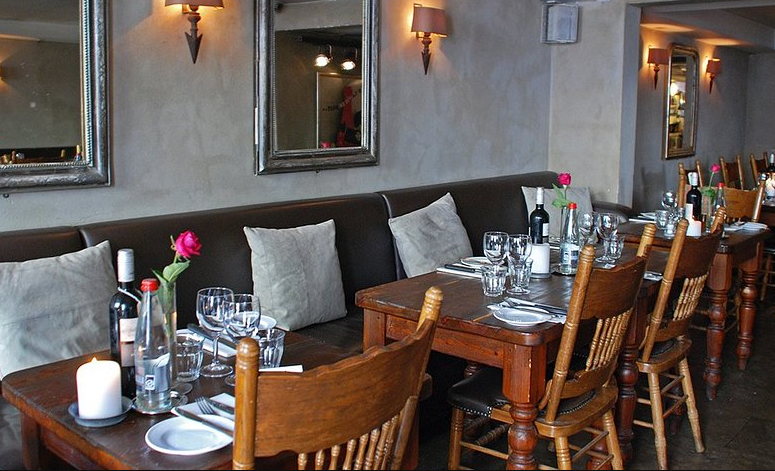 Weekend Seru Mampir ke Restoran Modern di Kajen Pekalongan Ini!