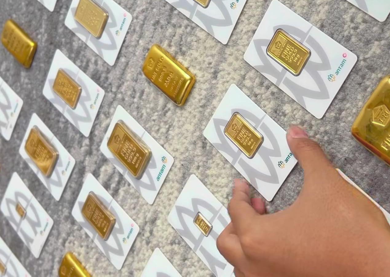 Harga Emas Antam Hari Ini Melemah, 1 Gram Sekarang Rp1,884 Juta 