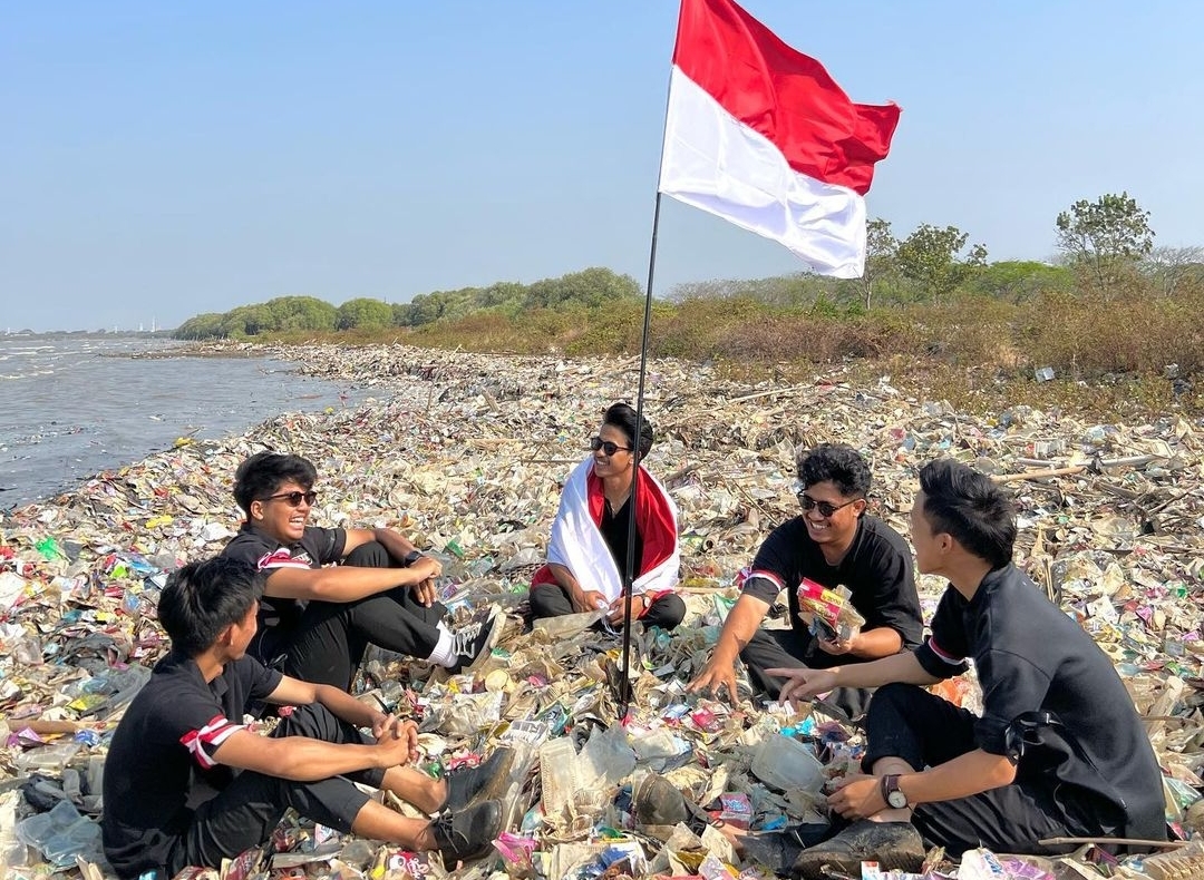 Nggak Nyangka! Pantai Kesenden Cirebon Ternyata Masuk Nomor 3 Terkotor di Indonesia 