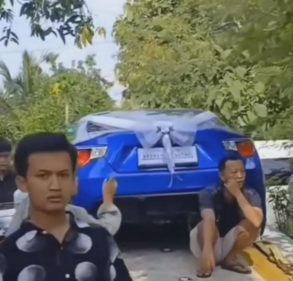 Viral Video Mobil Sport Senilai Rp1 Miliar Lebih Jadi Seserahan di Pati, Netizen: Nggak Maen-maen! 