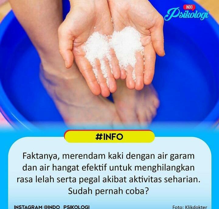 Tiga Manfaat Merendam Kaki dengan Air Garam, WOW Kaki Jadi Nggak Bau Lagi!