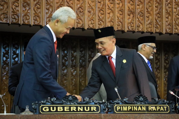 Sumanto Dilantik Jadi Ketua DPRD Jawa Tengah, Ganjar Bilang Lanjutkan!