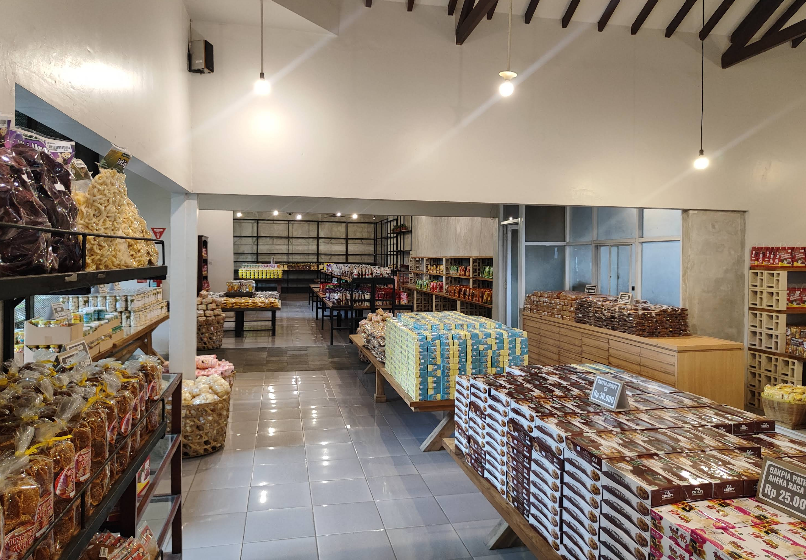 7 Tempat Belanja Murah Dekat Simpang Lima Semarang, dari Pasar Legendaris hingga Oleh-oleh Khas