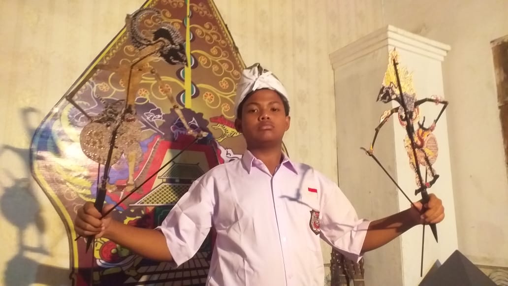 Bikin Kagum, Bocah 11 Tahun di Tegal Piawai Mendalang