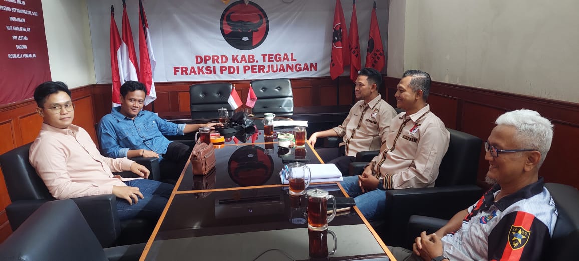 Mengaku Galau, Sniper Kabupaten Tegal Datangi Fraksi PDIP di DPRD   