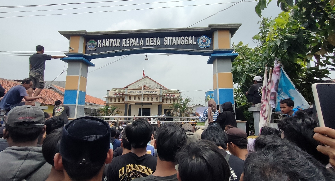 Digeruduk Warga dengan 12 Tuntutan Saat Demo, Pemdes Sitanggal Brebes Bilang Begini