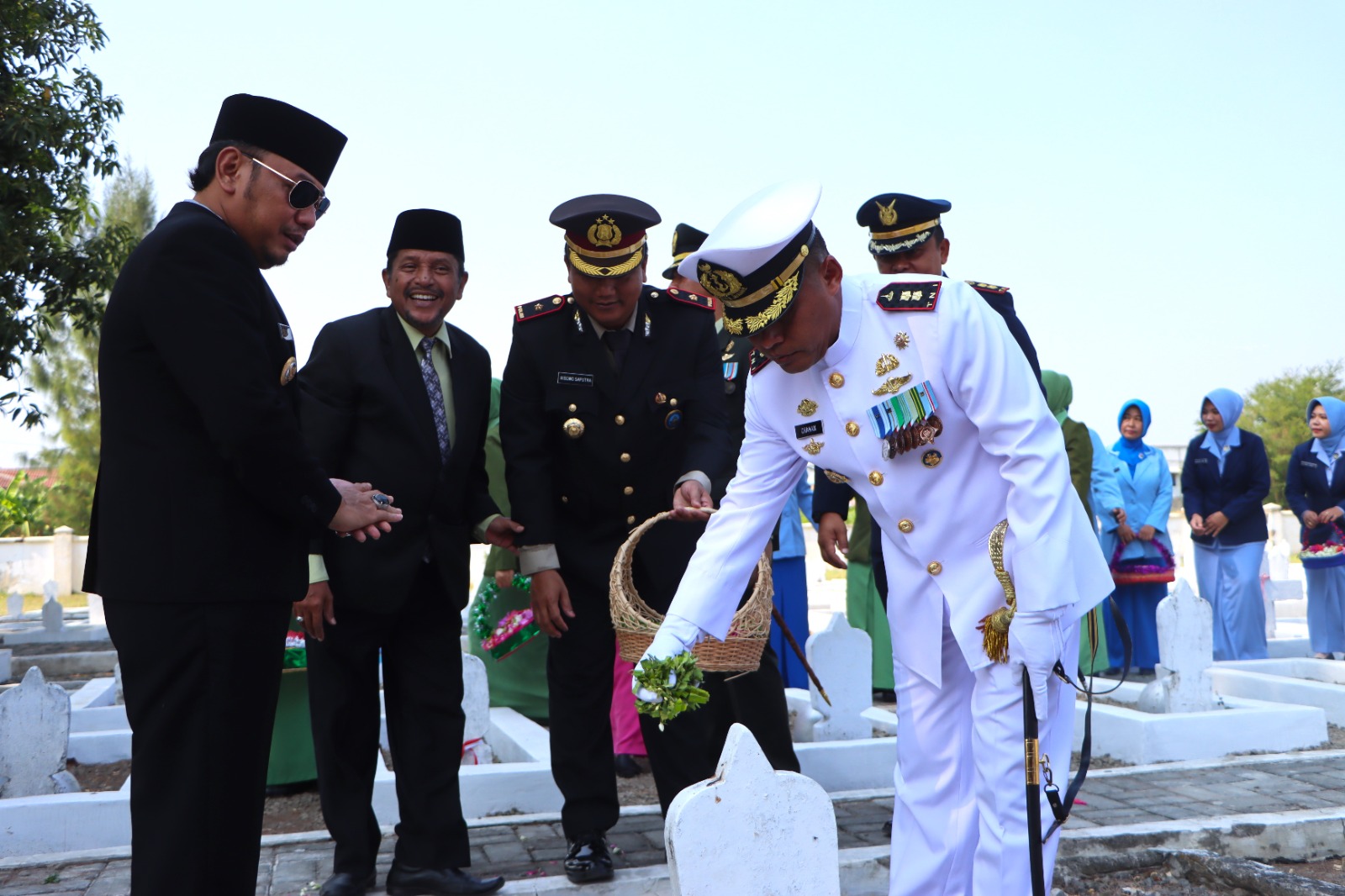 Walikota Tegal Dedy Yon Ikuti Upacara Ziarah di Makam Pahlawan Peringatan HUT TNI ke-78