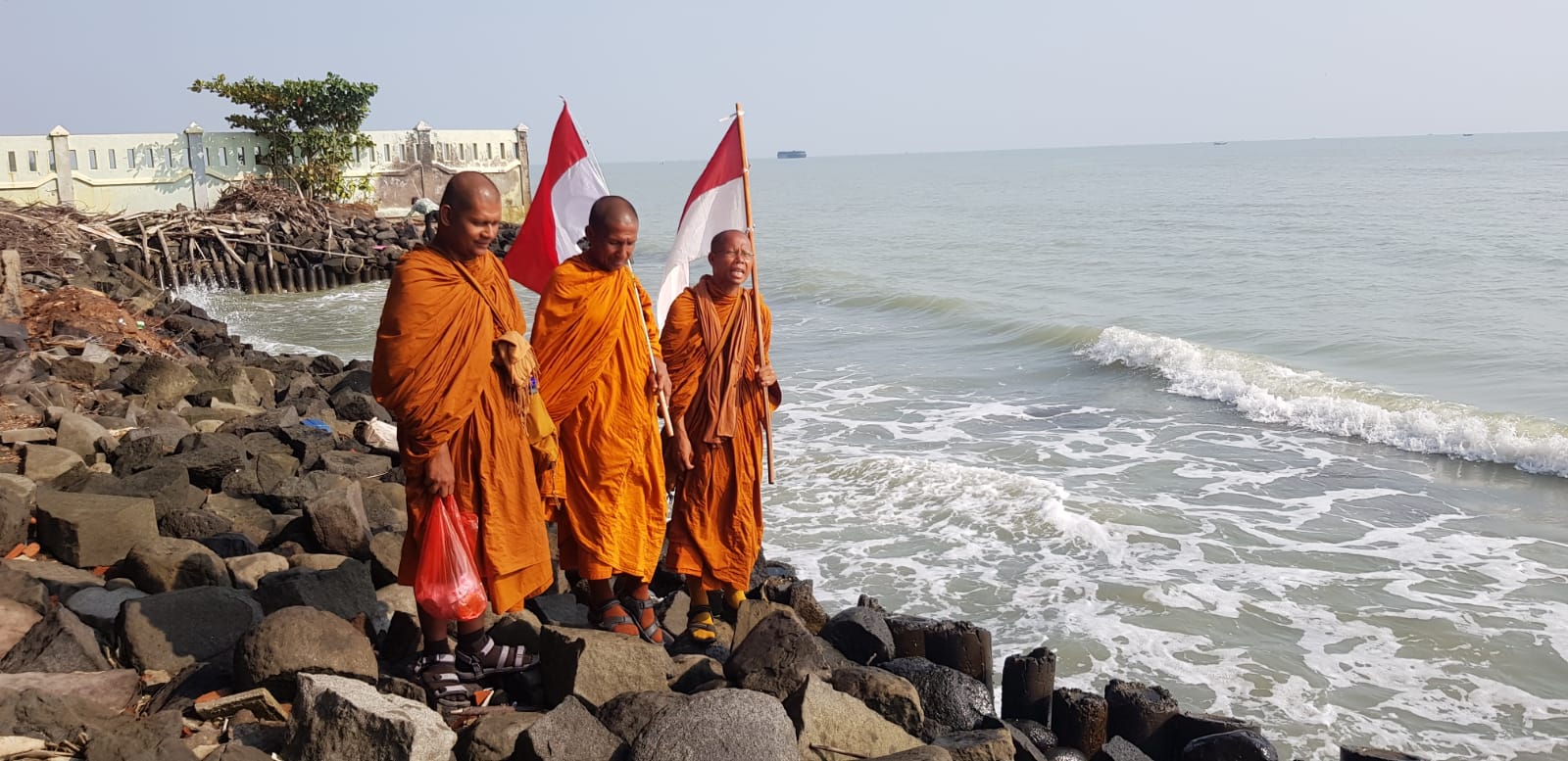 Biksu Thailand Disambut Hadroh dan Karawitan, Bupati Tegal: Mereka Terkesan