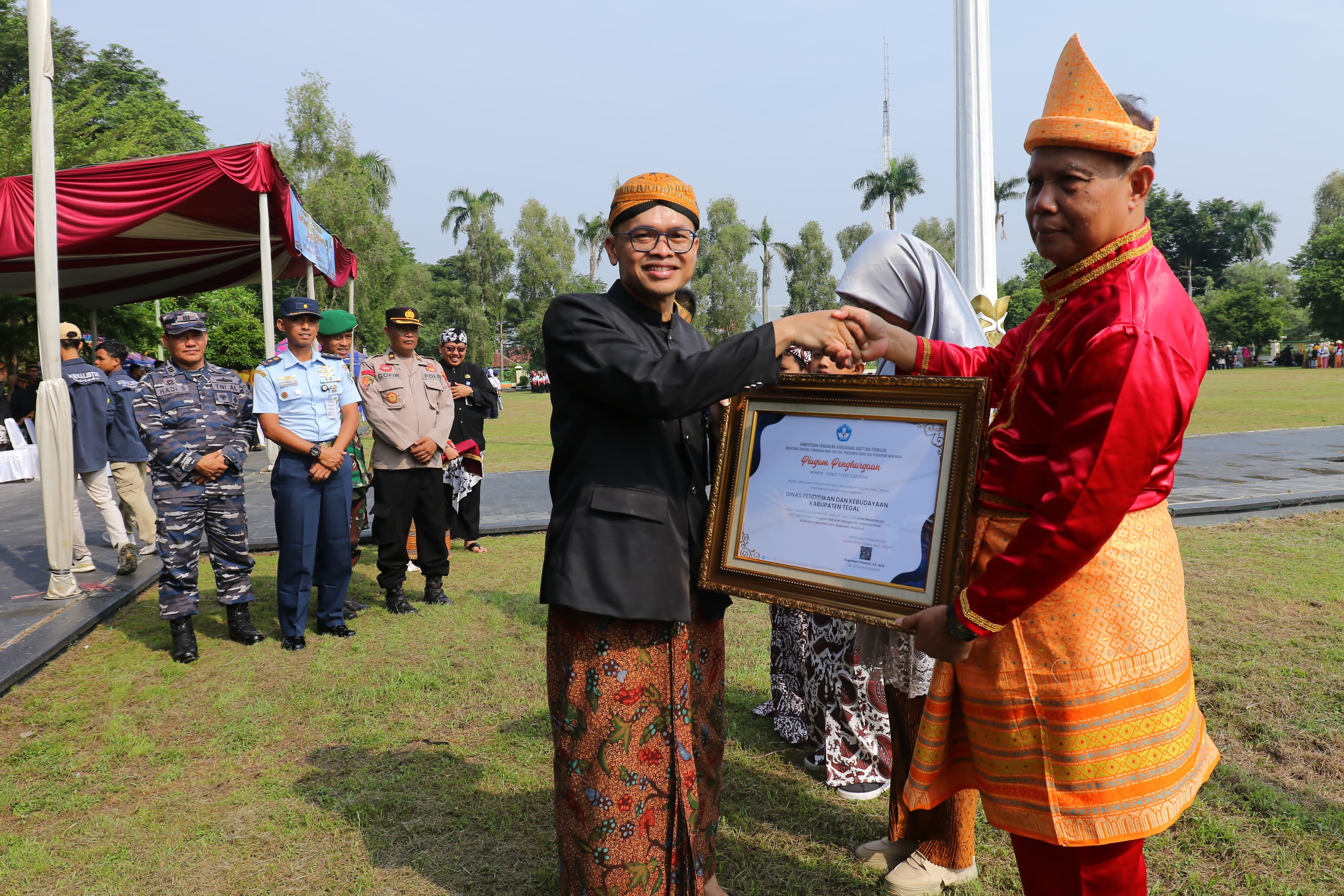 Pimpin Upacara Hardiknas, Sekda Kabupaten Tegal Sampaikan Pesan Ini