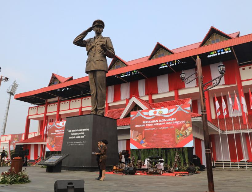 Hadiri Peresmian Monumen Jenderal Hoegeng, Pj Gubernur Jateng: Idola Junior Polri dan Tauladan Bagi Kami